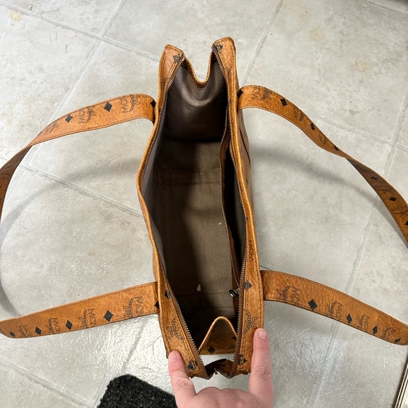 Authentic MCM purse, with dust bag - Picture 5 of 6